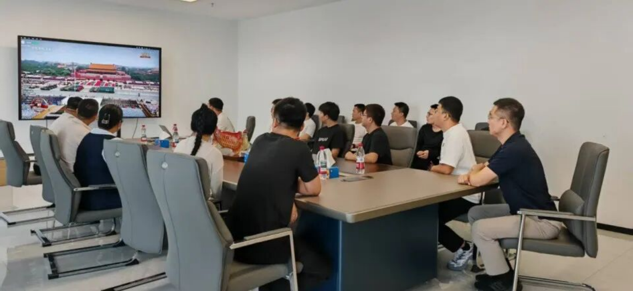 與國同頻丨商?？萍冀M織觀看 “九三閱兵”，見證強軍風(fēng)采！傳承偉大抗戰(zhàn)精神，凝聚科技報國力量(圖5)